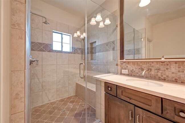 Building Photo - 5211 Eigel St