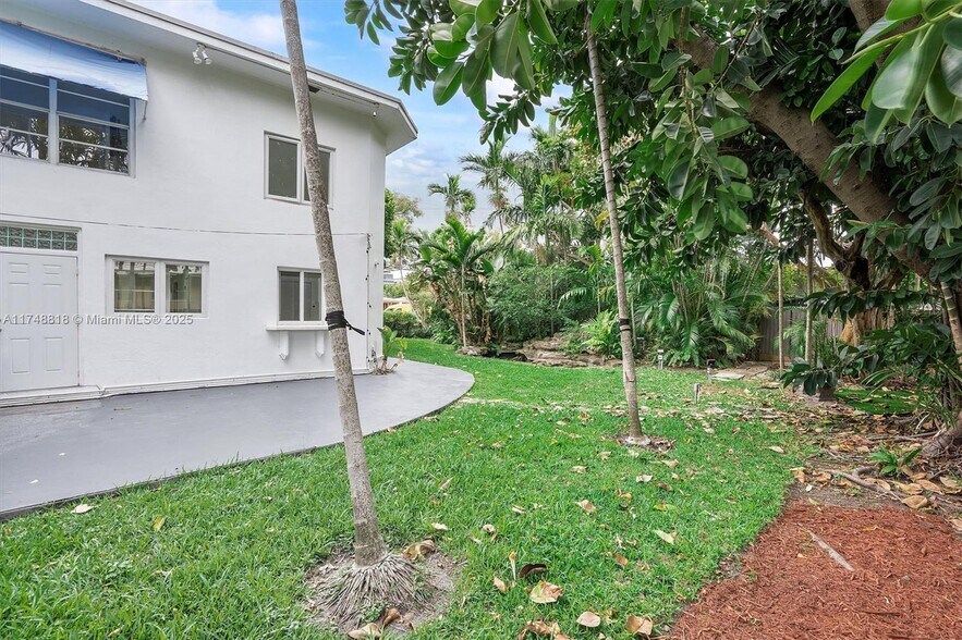 Building Photo - 600 Surfside Blvd