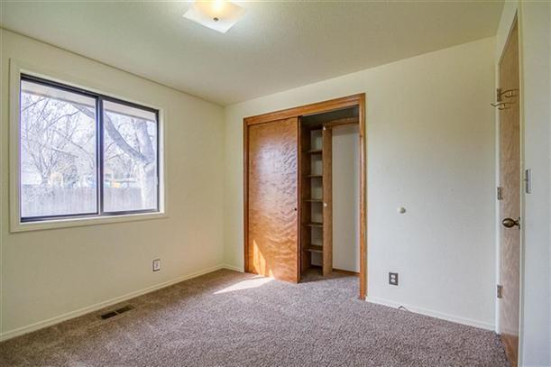Building Photo - Charming Single Level Home with Open Floor...