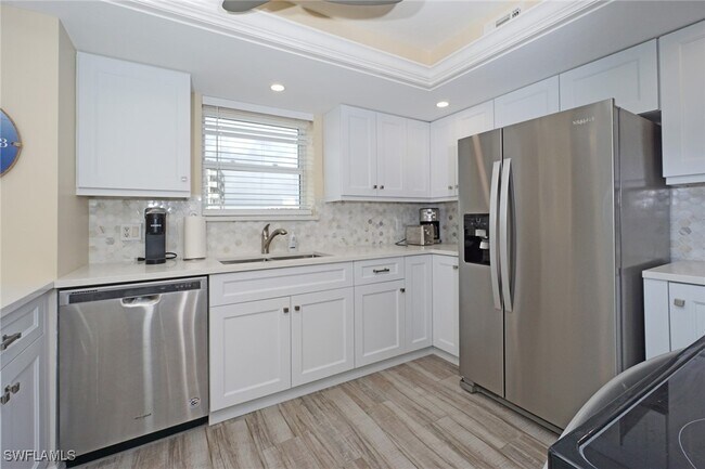 Building Photo - 10701 Gulf Shore Dr