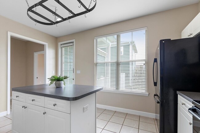 Building Photo - 3034 Cummings Ave