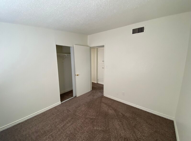 Building Photo - 3616 Marlborough Ave