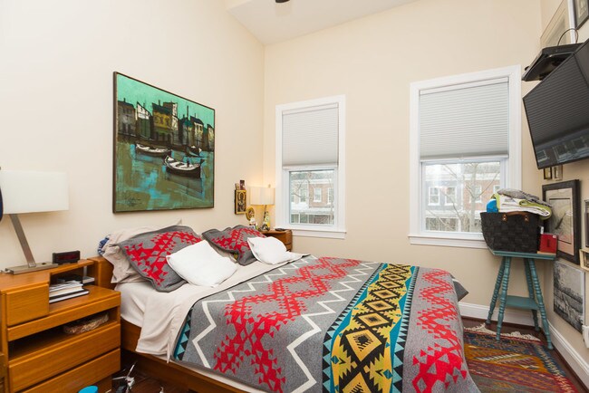 Building Photo - 1319 Corbin Pl NE