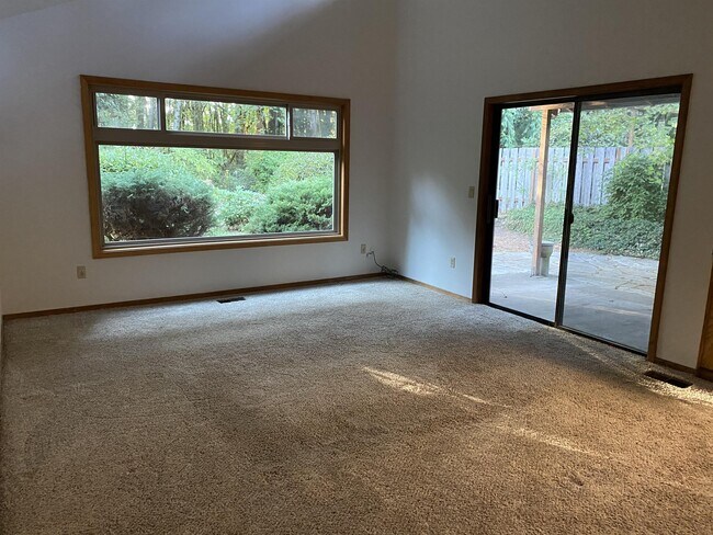 Building Photo - 2558 Troy Ct