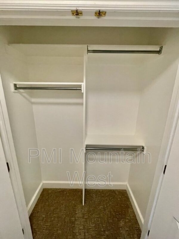 Building Photo - 499 N 200 W