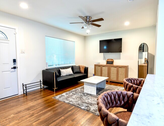 Building Photo - 2808 Grayson Dr