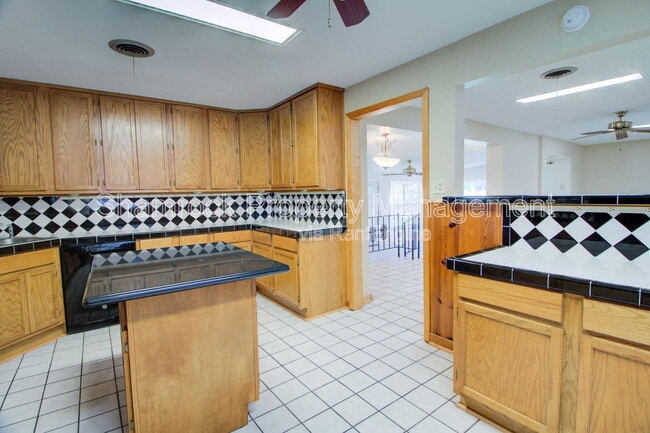 Building Photo - 315 Estates Dr