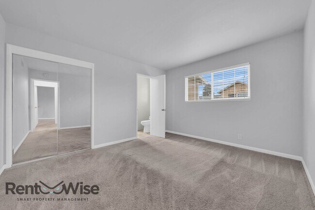 Building Photo - 2406 Kehoe Ave