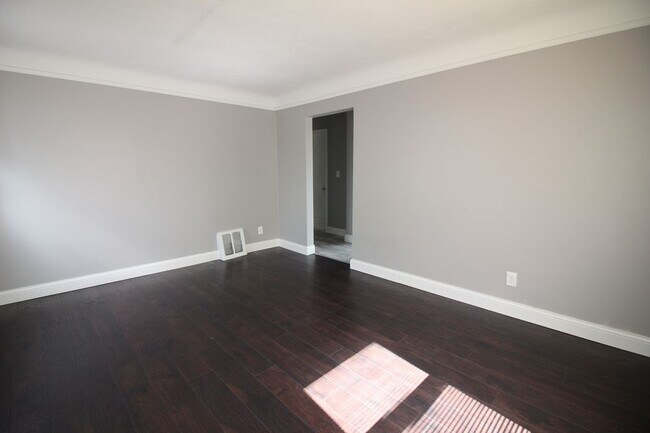 Building Photo - Taylor Home for Rent