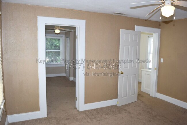 Building Photo - 857 W 41st St