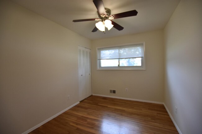 Building Photo - 4015 Heathfield Rd