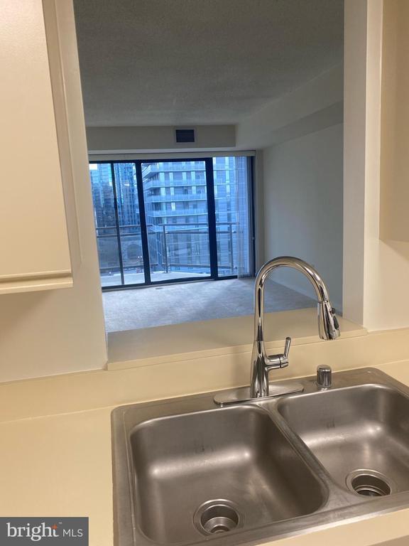 Building Photo - 1530 Key Blvd