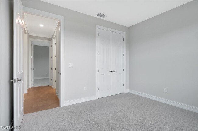 Building Photo - 335 Tamarindo Ln