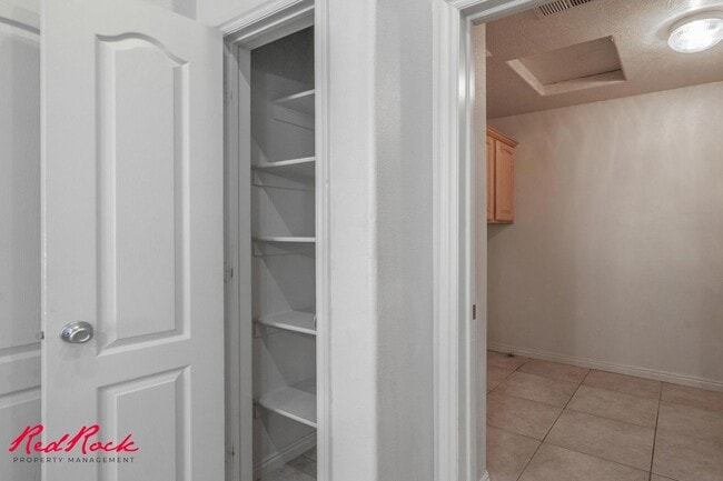 Building Photo - Fresh Carpet! Spacious 5-Bedroom Townhome