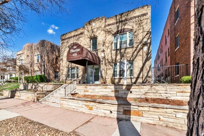 Building Photo - Top Floor Studio In Cap Hill Available NOW!