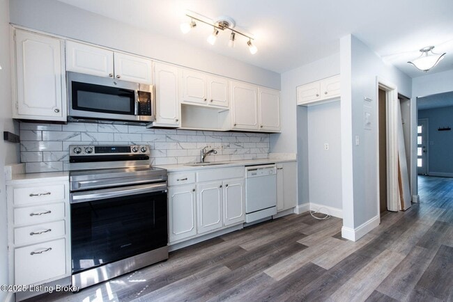 Building Photo - 2159 Bonnycastle Ave