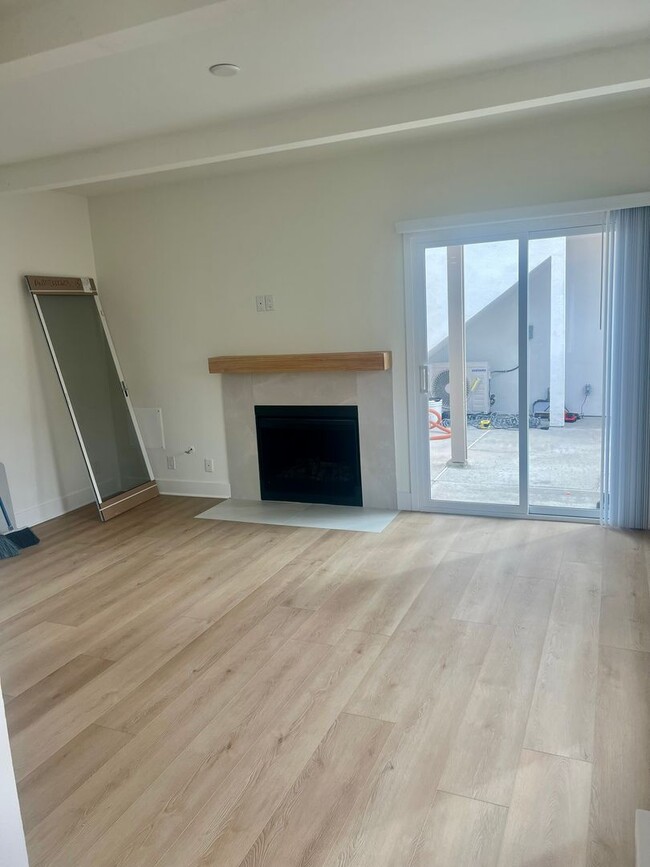 Building Photo - 202 18th St