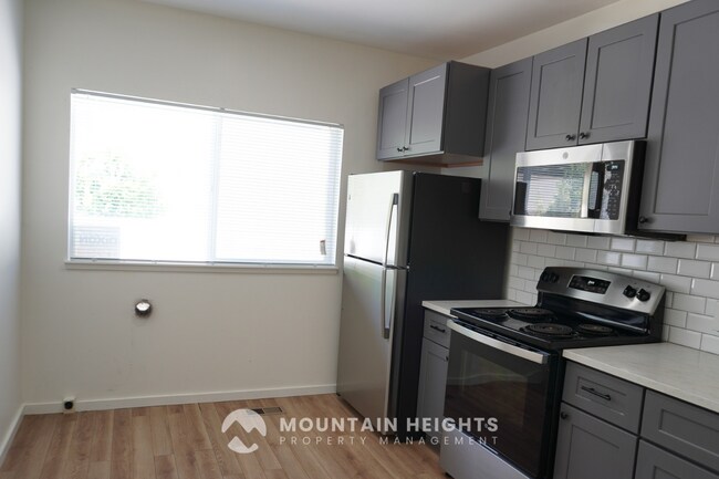 Building Photo - 3760 S 200 E
