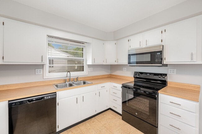 Building Photo - Stunning 3 Bed 1 Bath Ranch Home