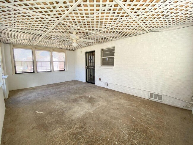 Building Photo - 241 Montelo Rd