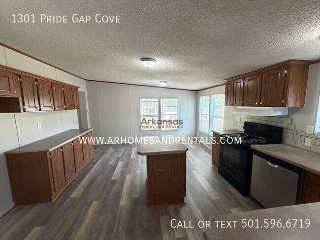 Building Photo - 1301 Pride Gap Cove