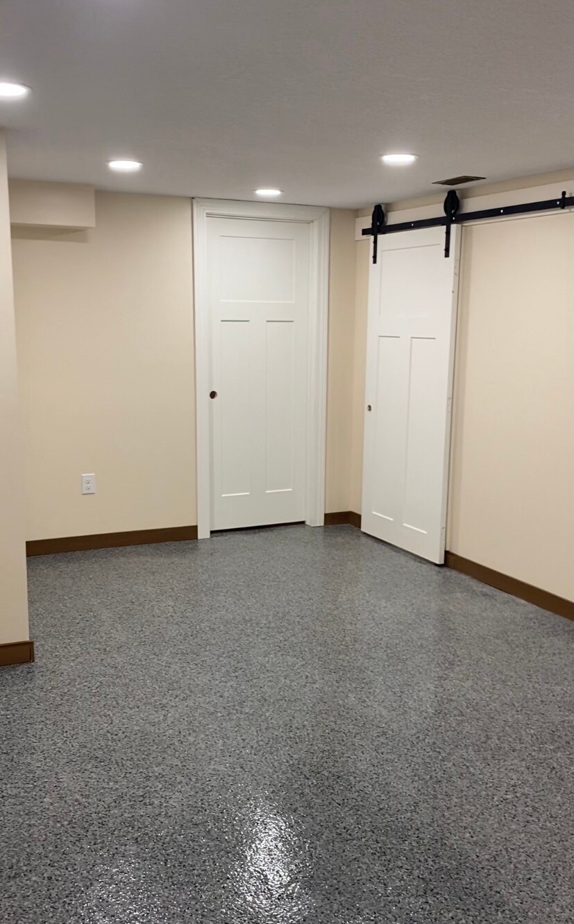 Basement family room - 105 Wapak St