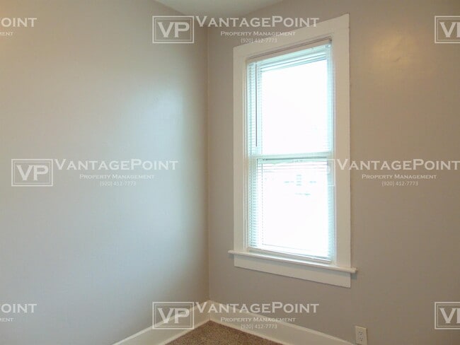 Building Photo - 993 Velp Ave