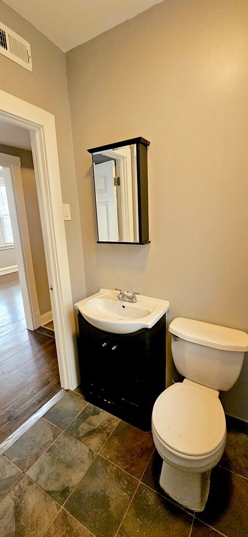 Building Photo - 3752 W Division St