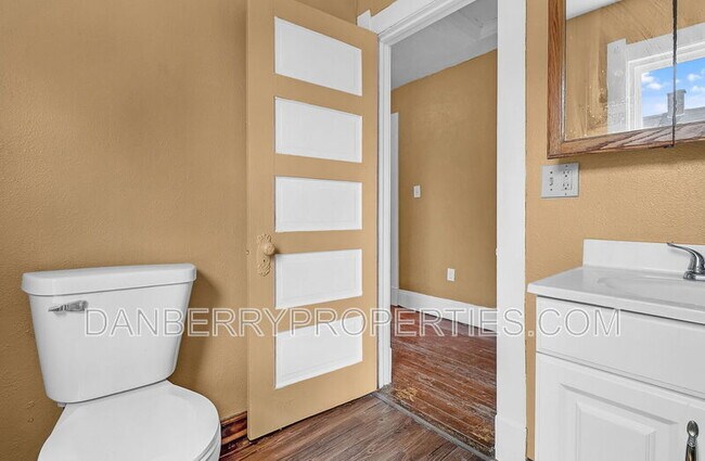 Building Photo - 2416 Lawton Ave