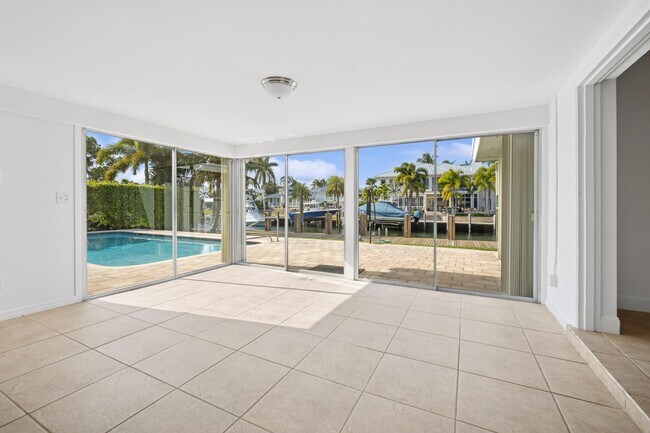 Building Photo - 2433 NE 24th St