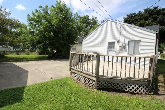 Building Photo - 5847 Weddel St