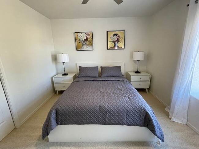 Building Photo - * Occupied* Unfurnished Long Term Pool Hom...