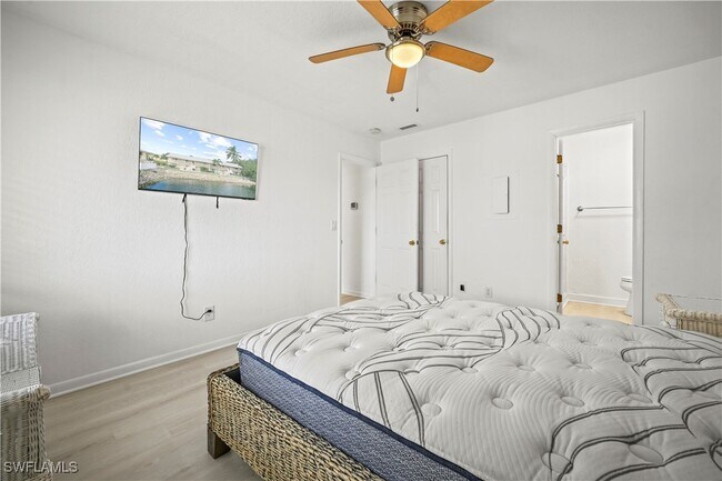 Building Photo - 4607 Bayshore Dr