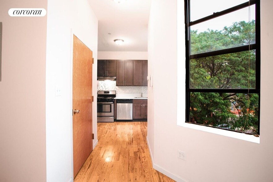 Building Photo - 194 Vernon Ave