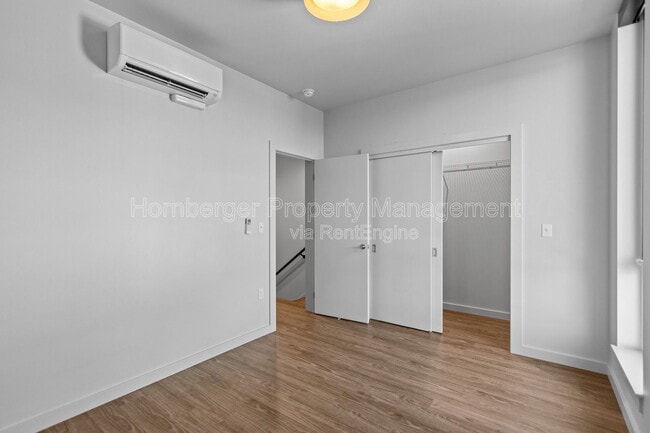 Building Photo - 1860 N Hamilton St