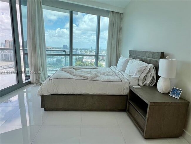 Building Photo - 17121 Collins Ave