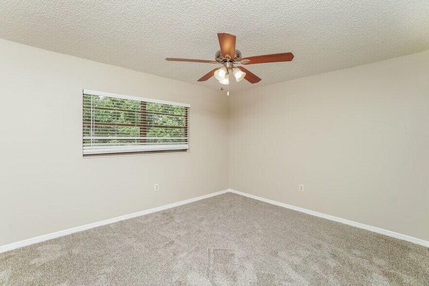 Building Photo - 13081 Hanley Dr