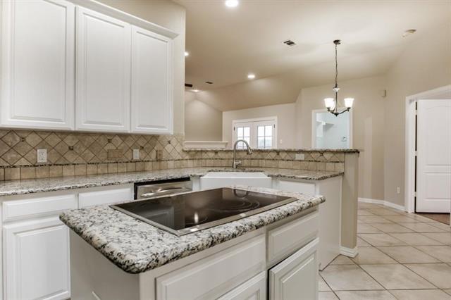 Building Photo - 883 San Jacinto Dr