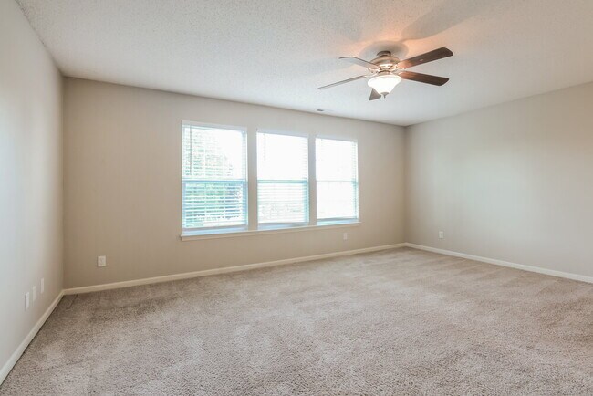 Building Photo - 15007 Redcliff Dr