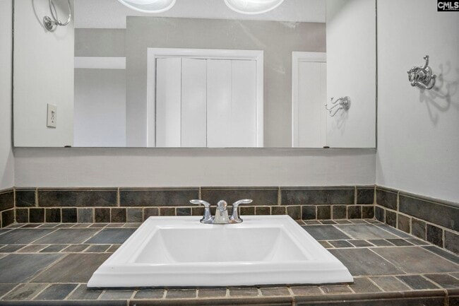 Building Photo - 1825 St Julian Pl