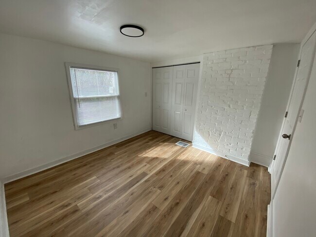 Building Photo - 310 N 27th St
