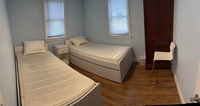 Guest room (twin beds) - 99 New York St