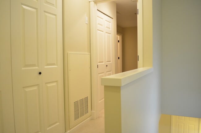 Building Photo - Klahanie 2 bedroom condo is available to m...