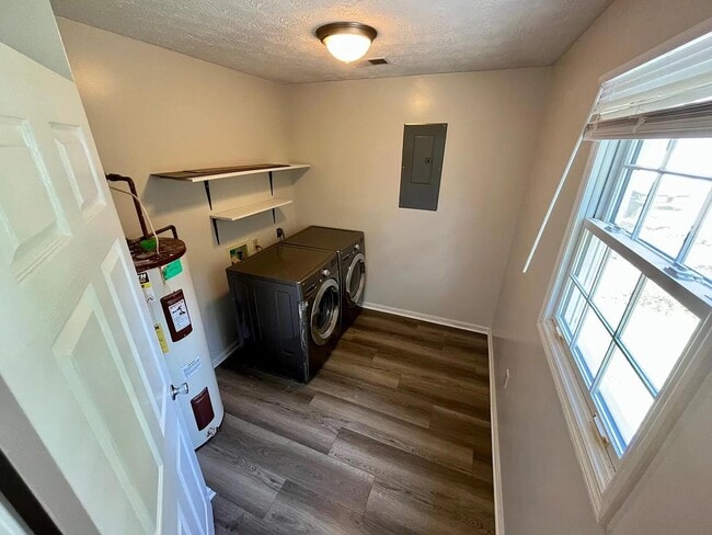 Building Photo - 1086 Duncan Ave