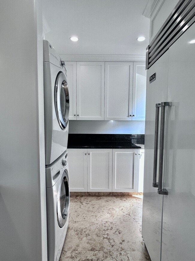 Building Photo - 7530 S Westlawn Ave