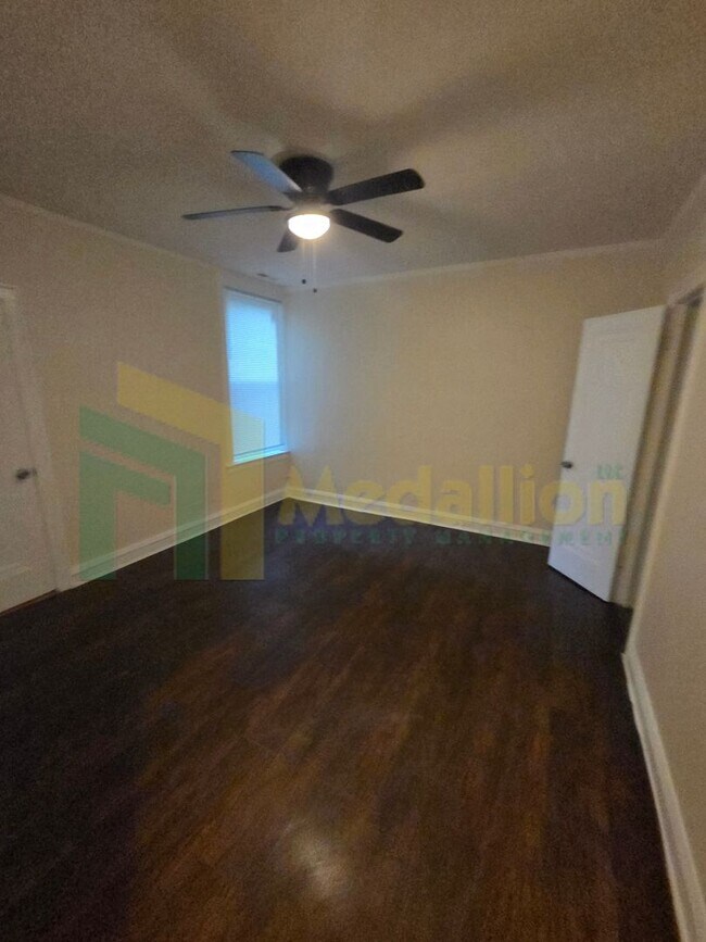 Building Photo - Beautifully Updated 2-Bedroom Apartment – Ground Floor!