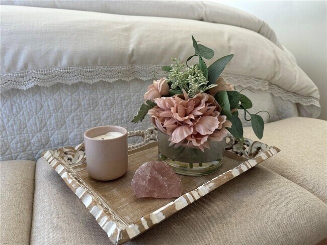 Building Photo - 5 Record St