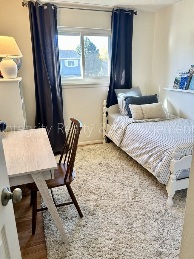 Building Photo - 9722 W Polk Dr