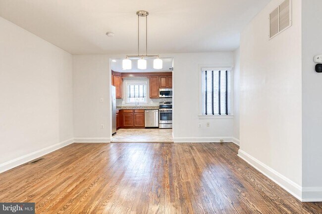 Building Photo - 6843 Dunbar Rd