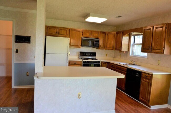 Building Photo - 818 Roundtree Pl